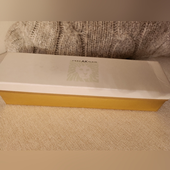 Womens new Anne Klein pearl  bow adjustable link bracelet NWT - Picture 3 of 3